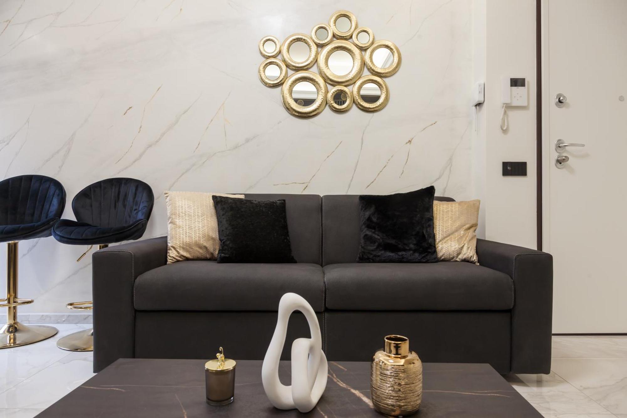 Italian Fashion - Luxurious Marble City Center Appartamento