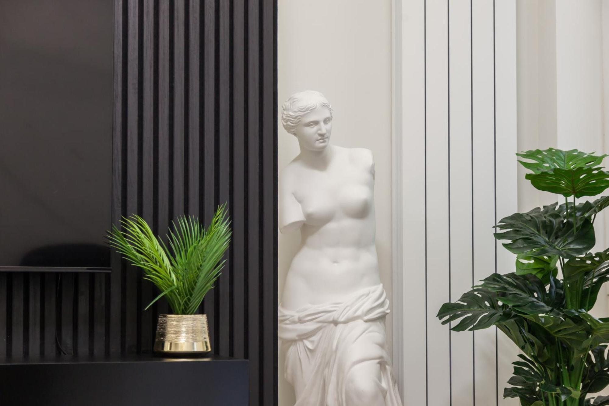 Italian Fashion - Luxurious Marble City Center Milano