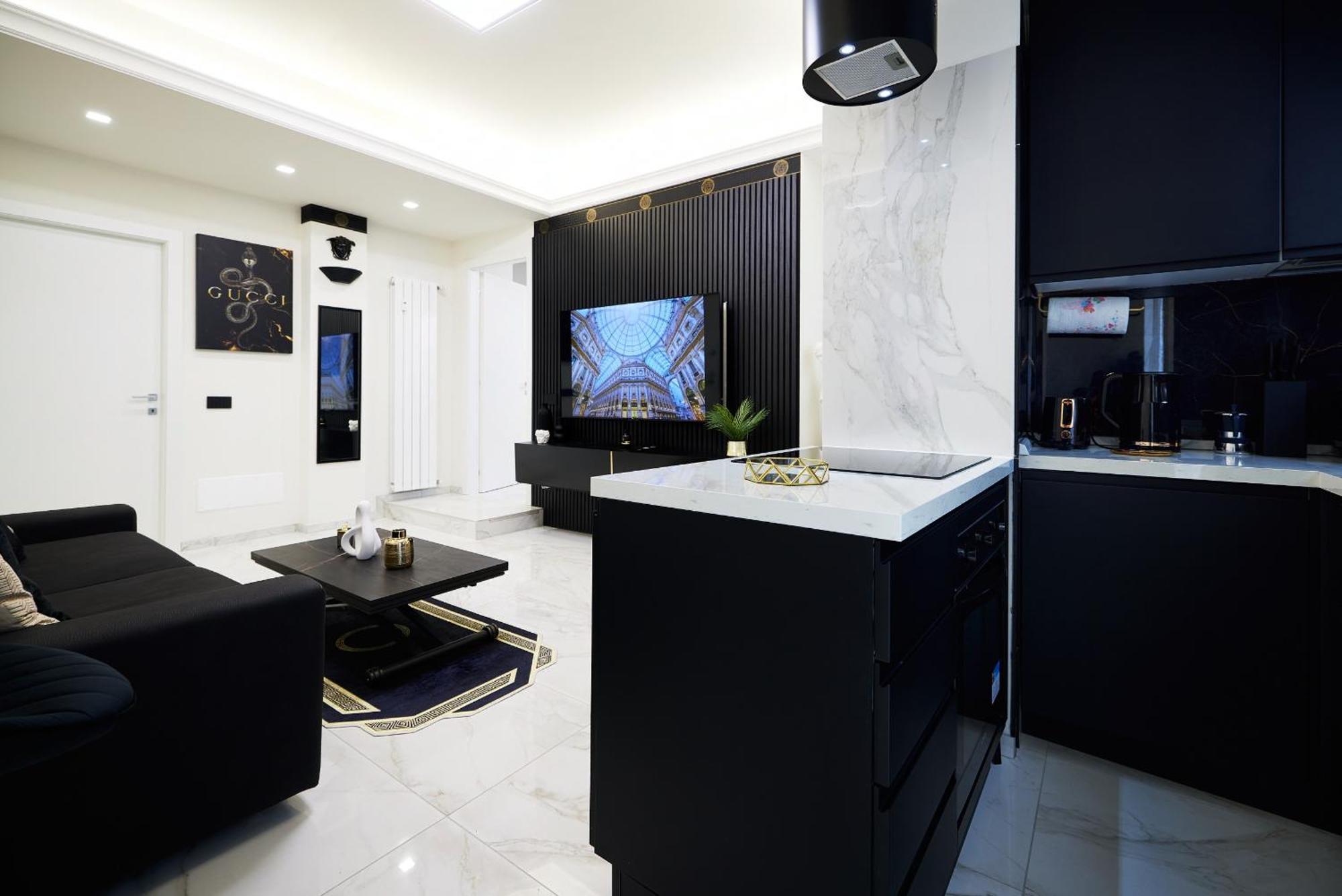 Italian Fashion - Luxurious Marble City Center Appartamento