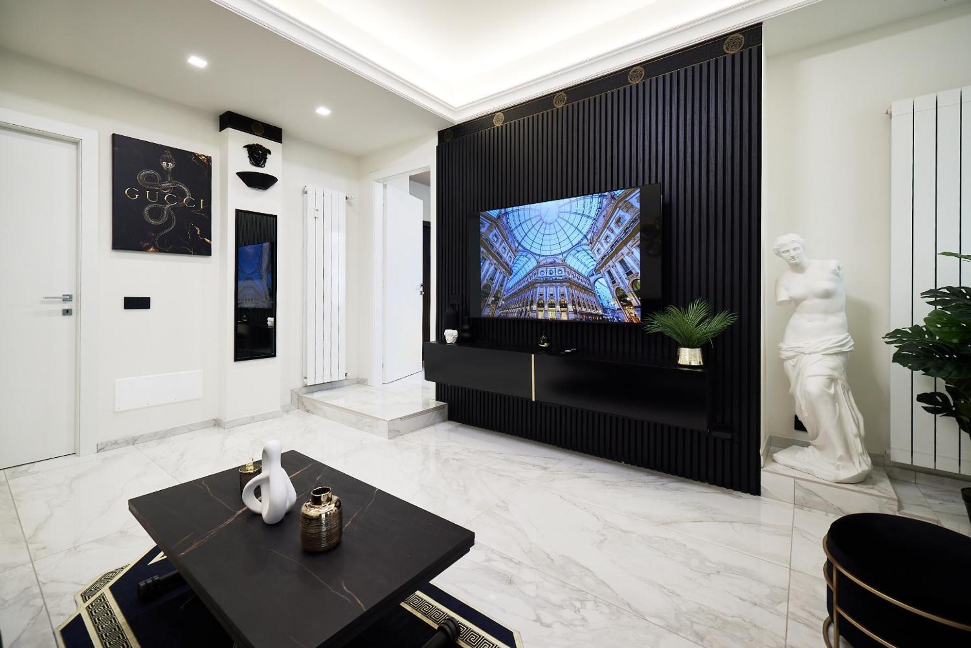 Italian Fashion - Luxurious Marble City Center Appartamento