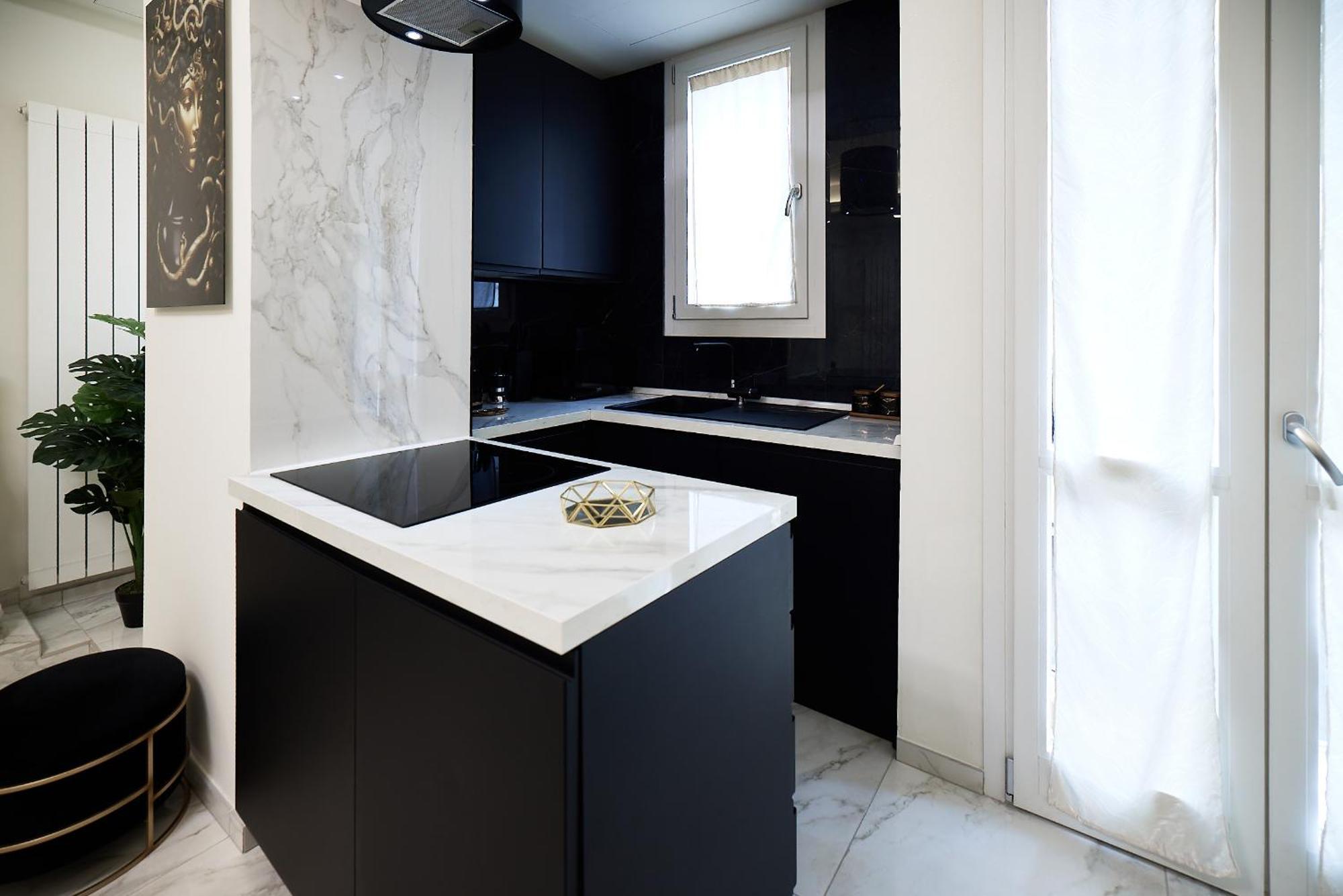 Italian Fashion - Luxurious Marble City Center * Milano